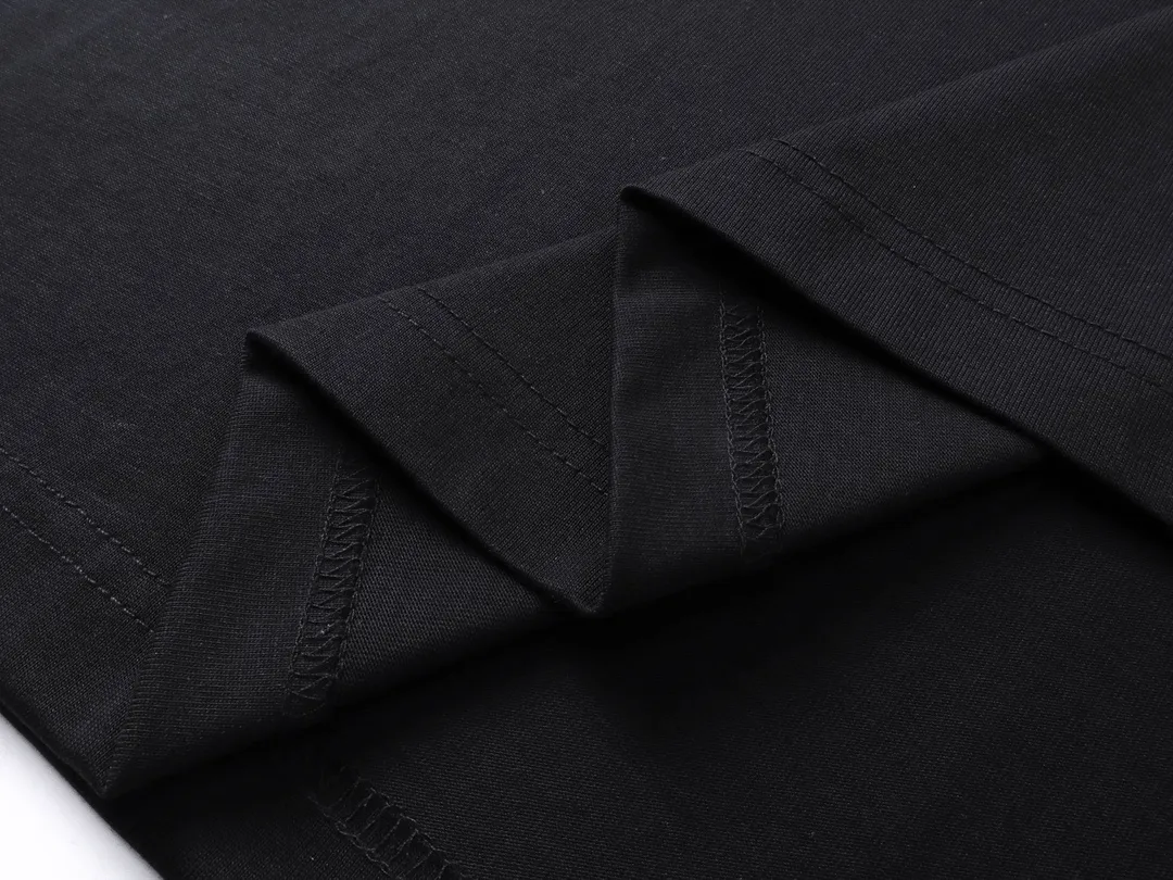 【 . Quality】BALENCI*GA/ .2025New Arrival 。 . . Authentic ， ！ ZP 。 260 ， . ， ，。 。 . ， 。 。 OS . Same Style ：BL 253620 ：Black Size：XS S M L